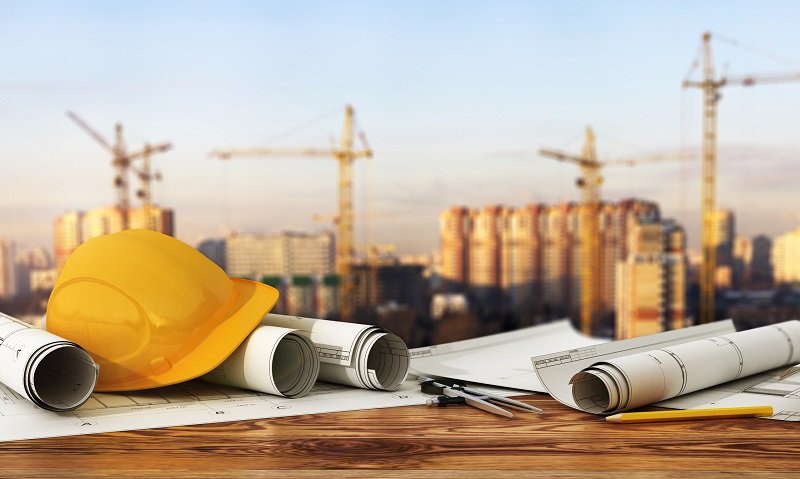 disegni-tecnici-davanti-a-cantiere